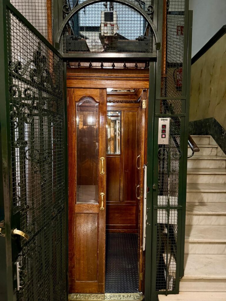 Ascensor Ramón Cortázar